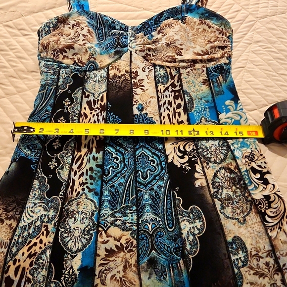 Size 6 Frank Lyman sleeveless dress with thick straps and padded bra - Picture 7 of 8